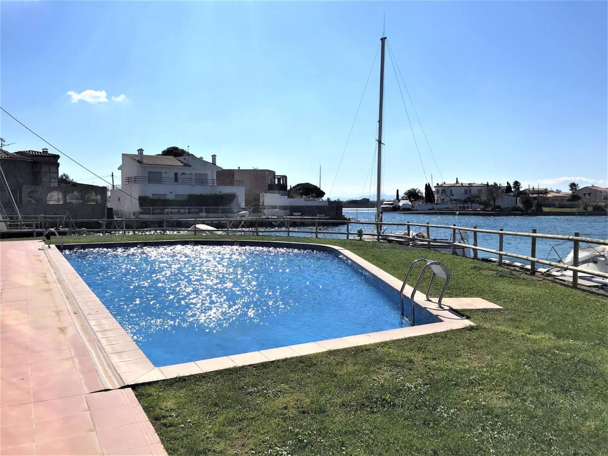 Apartamento En Roses Con Vistas Al Canal Y Piscina Ngoại thất bức ảnh
