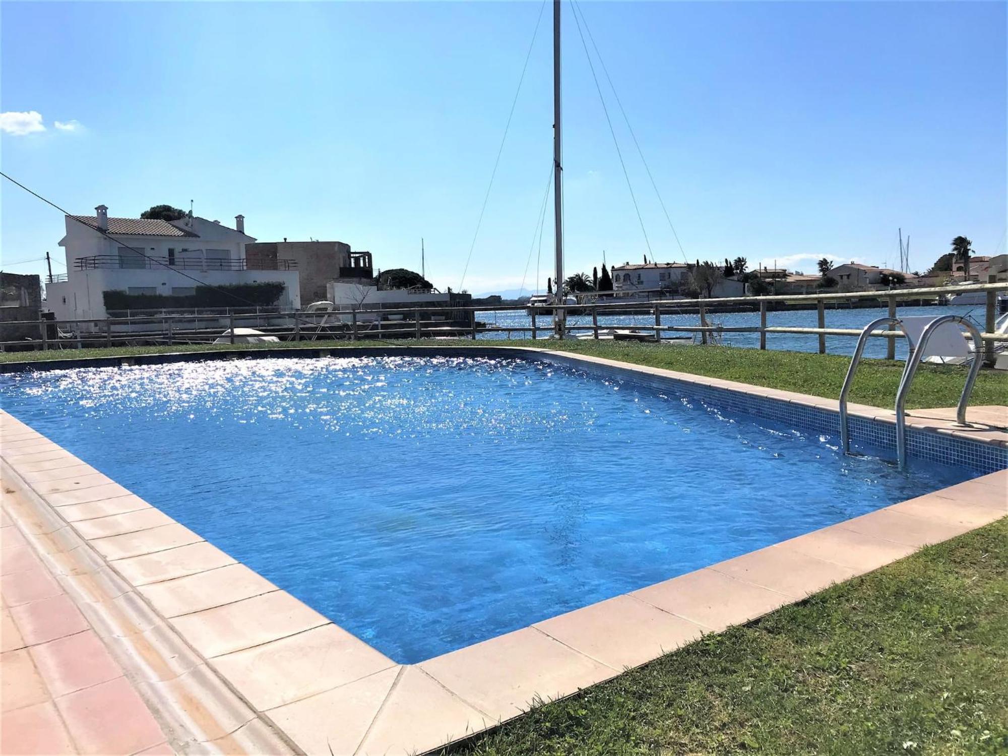 Apartamento En Roses Con Vistas Al Canal Y Piscina Ngoại thất bức ảnh
