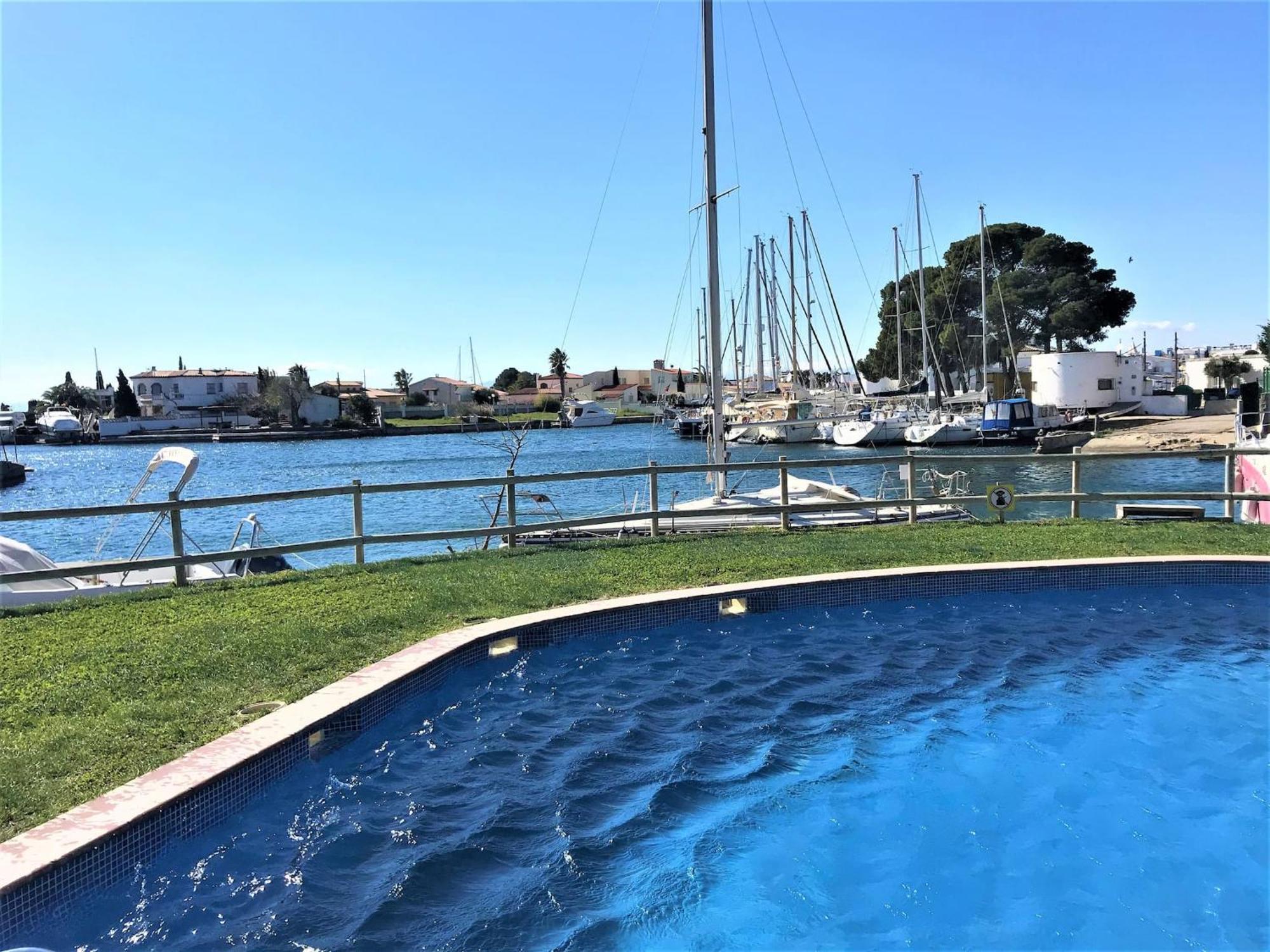 Apartamento En Roses Con Vistas Al Canal Y Piscina Ngoại thất bức ảnh
