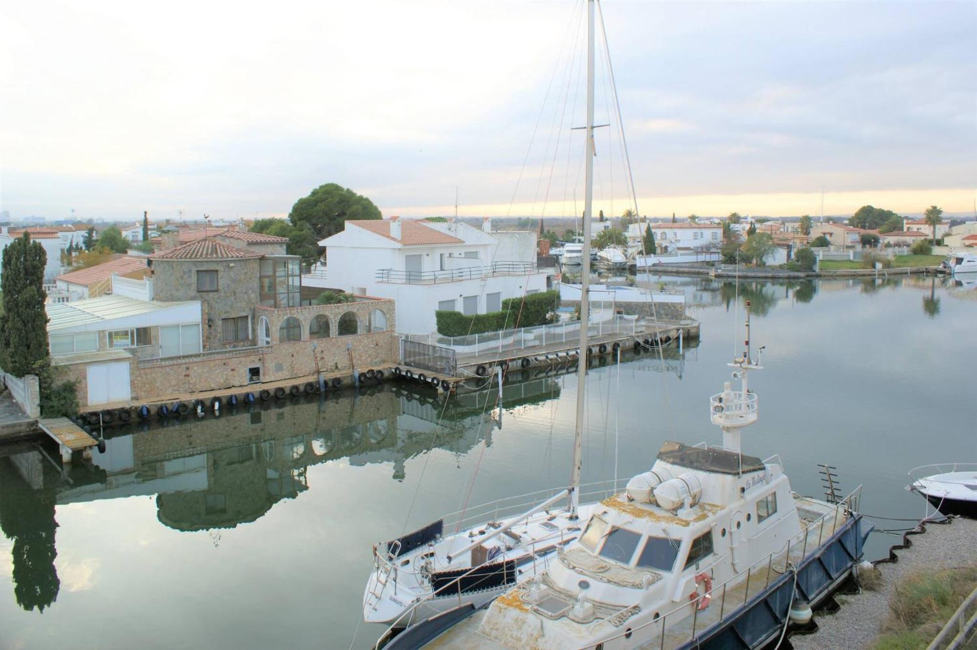 Apartamento En Roses Con Vistas Al Canal Y Piscina Ngoại thất bức ảnh