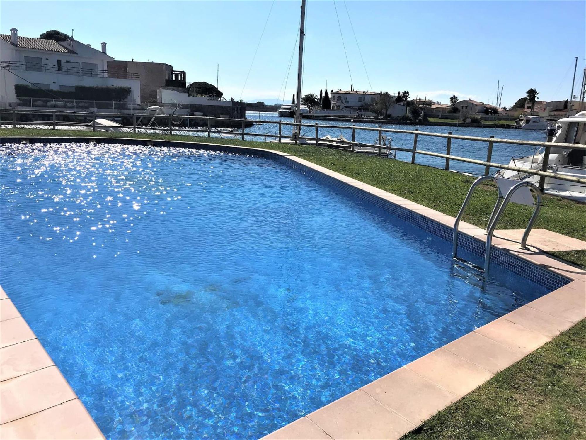 Apartamento En Roses Con Vistas Al Canal Y Piscina Ngoại thất bức ảnh
