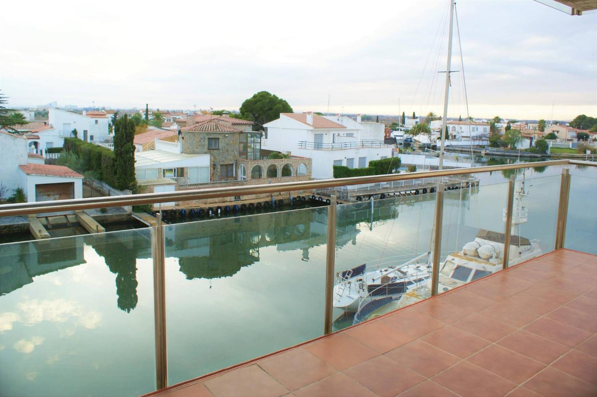 Apartamento En Roses Con Vistas Al Canal Y Piscina Ngoại thất bức ảnh